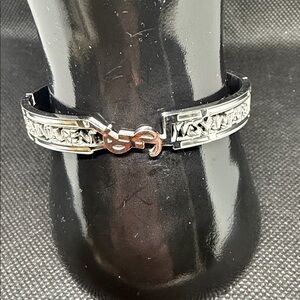 ✅ PRICE IS FIRM ✅ Fashion Silver Bracelet/Bangle.